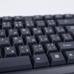 کلیدهای نرم و کم‌صدای کیبورد DATA LIFE با چاپ فارسی لیزری و چیدمان ارگونومیک مناسب تایپ روزمره