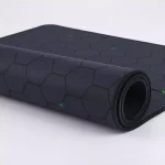 پد موس گیمینگ پاکسد سایز بزرگ ۹۰ در ۴۰ سانتی متر روی میز کامپیوتر با کیبورد و موس حرفه‌ای