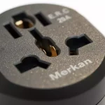 تبدیل ۳ به ۲ مرکان ابزاری کاربردی برای اتصال دوشاخه‌های سه‌شاخه به پریزهای دوشاخه است